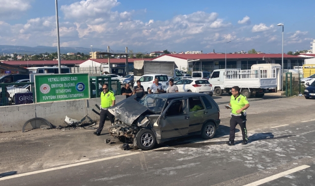Otomobil muayene sırasındaki 3 araca çarptı