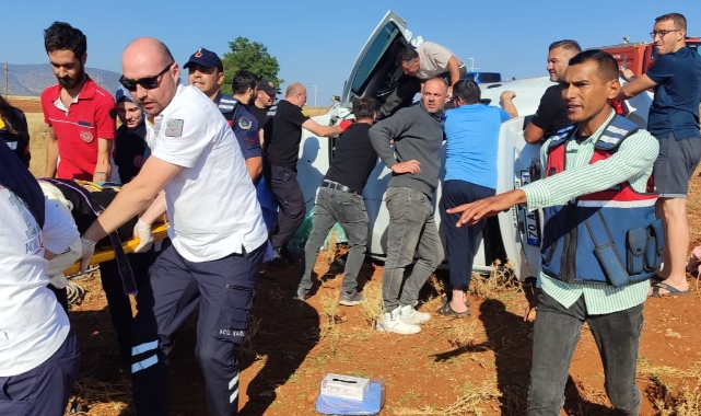 Otomobil şarampole takla attı