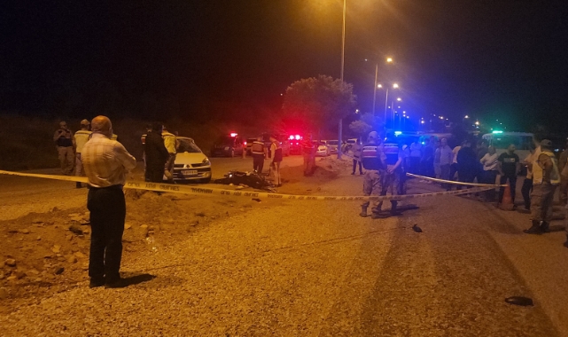 Otomobille çarpışan motosikletteki 1 kişi öldü, 1 kişi ağır yaralandı