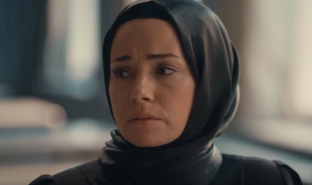 Özgü Namal'dan meslektaşlarına şaşırtan gönderme