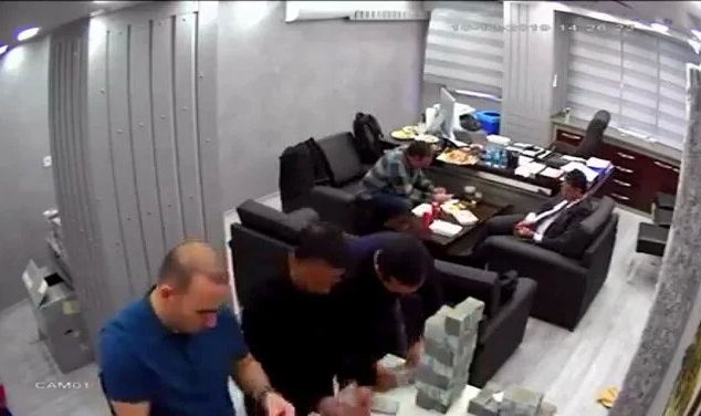 Para sayma görüntüleri soruşturmasında ilk duruşma
