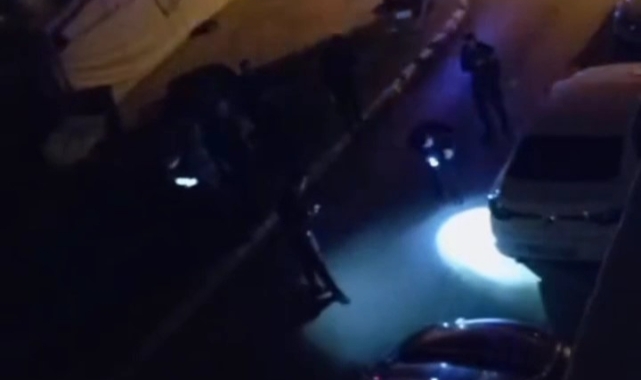 Pendik'te motosikletli şahıs park halindeki aracı kurşunlandı