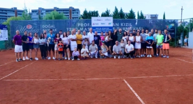 Prof. Dr. Ayhan Kızıl T200 Masters Tenis Turnuvası'nda şampiyonlar belli oldu