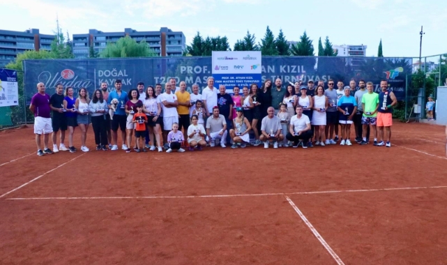 Prof. Dr. Ayhan Kızıl T200 Masters Tenis Turnuvası'nda şampiyonlar belli oldu