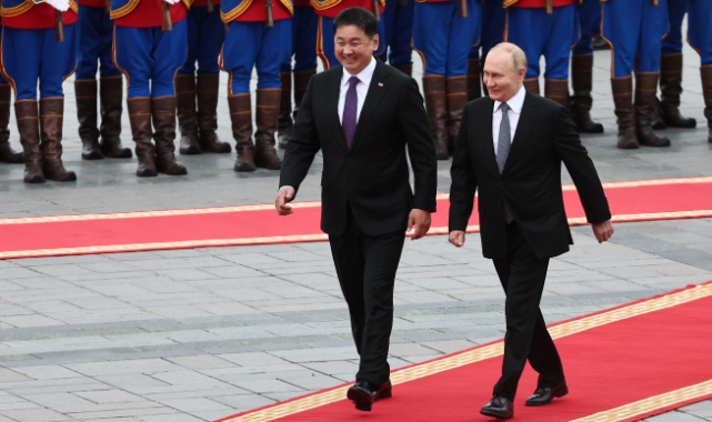 Putin, Moğolistan'da resmi törenle karşılandı