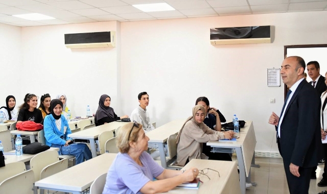 Rektör Keleş'ten, gastronomi ve mutfak sanatları bölümü öğrencilerine ziyaret