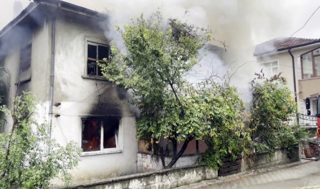 Sakarya'da karı-koca kavgası! Baltayla parçaladı, evi yaktı