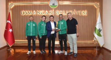 Şampiyon atletlerden Başkan Aydın’a ziyaret