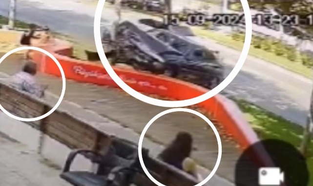 Samsun'da bankta oynayan çocukların bulunduğu yere otomobil çarptı