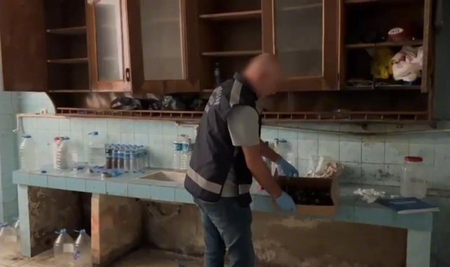 Samsun'da sahte içki imalatı yapılan eve polis baskını