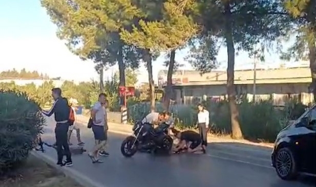 Scooter ile motosiklet çarpıştı