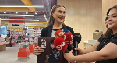 Şevval Sam yeni plağını Bursa'da tanıttı