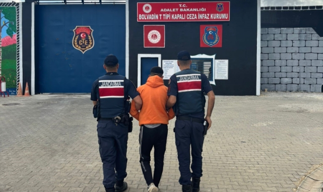 Silahlı tehdit ve hırsızlıktan aranan şahıs yakalandı