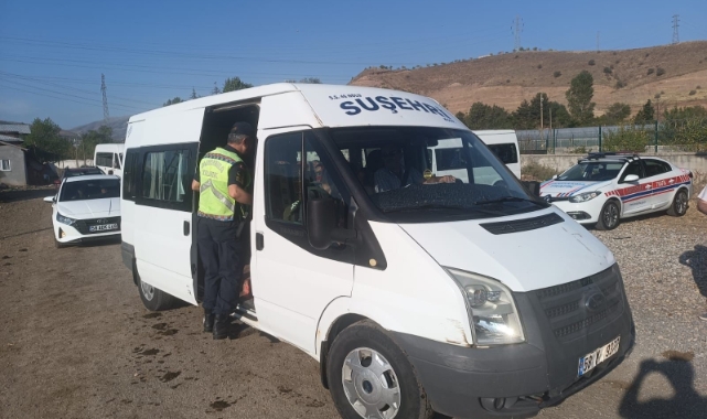 Sivas'ta jandarma ekipleri okul servislerini denetlendi
