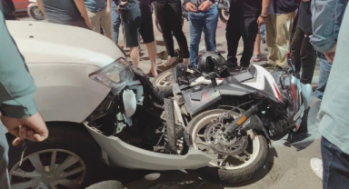Sultangazi'de ehliyetsiz motosikletli dehşet saçtı! 2'si polis 4 yaralı