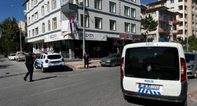 Tartıştığı komşusunu defalarca bıçaklayarak yaraladı