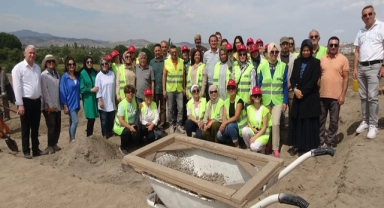 Tavşanlı Höyük'teki kazı çalışmalarına kadın girişimciler de katıldı