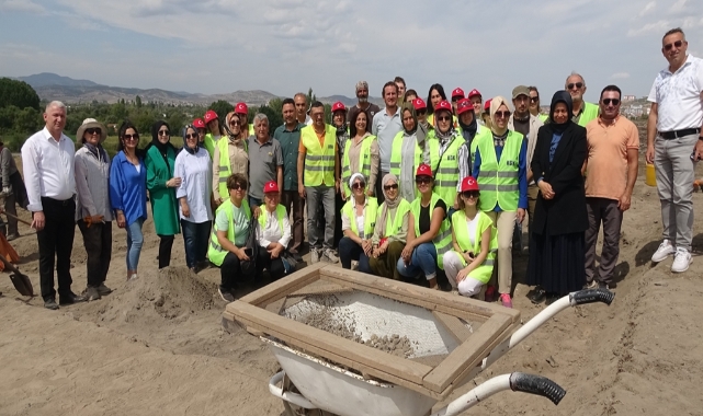 Tavşanlı Höyük'teki kazı çalışmalarına kadın girişimciler de katıldı