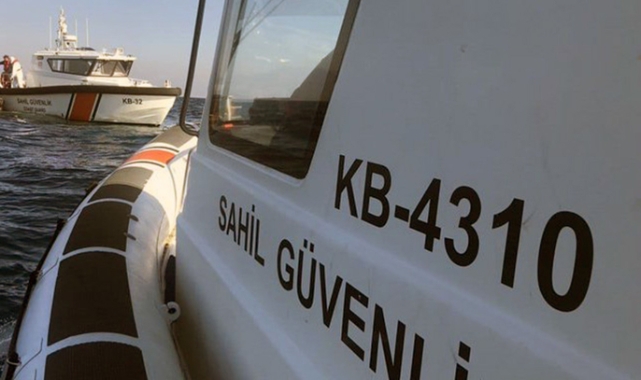 Tekneleri alabora olan 15 düzensiz göçmen kurtarıldı