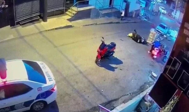 Ters yönde seyreden motosiklet sürücüsü polisi ezdi
