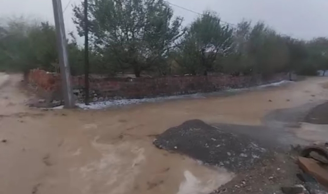 Tokat'ta dolu ve sağanak etkili oldu