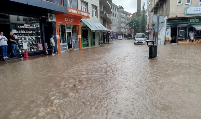 Trabzon’un 3 ilçesi sağanağa teslim