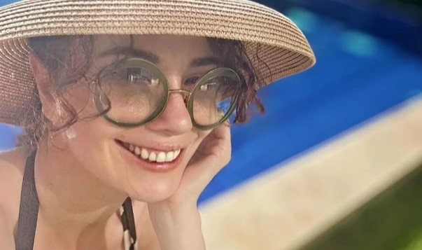 Ünlü oyuncu Songül Öden kızı ile tatilde