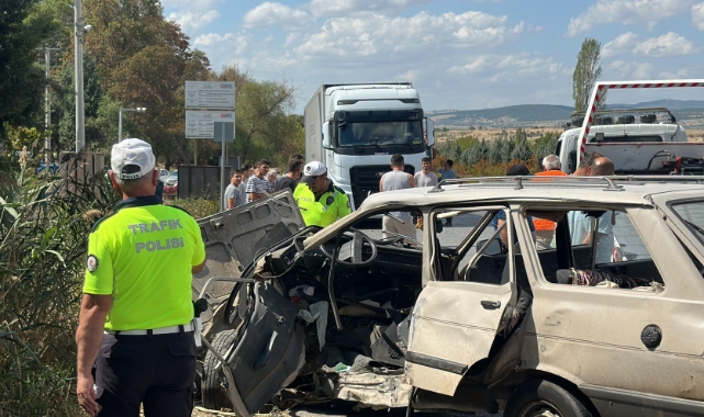 Uşak’ta iki otomobil çarpıştı: 1 ölü, 4 yaralı