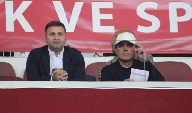 Vincenzo Montella, Sivasspor-Başakşehir maçını tribünden takip etti