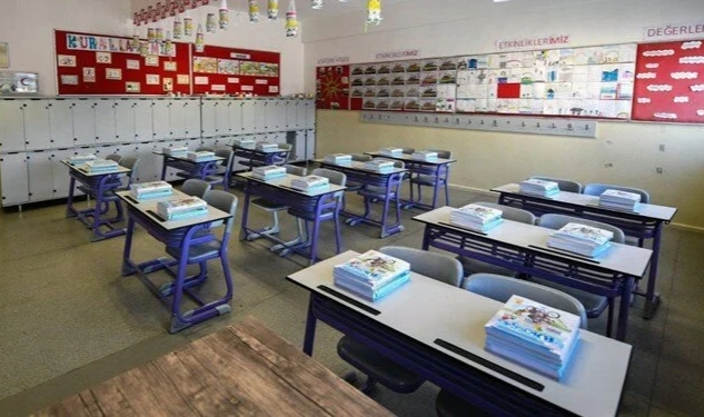 Yeni ders kitapları sıralardaki yerini aldı