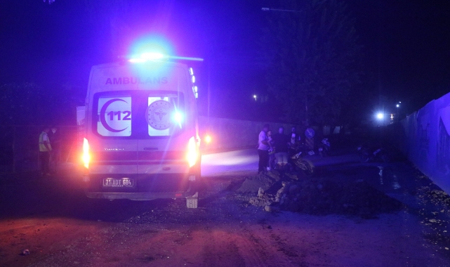 Yola dökülen toprak yığınına çarpan motosiklet sürücüsü yaralandı