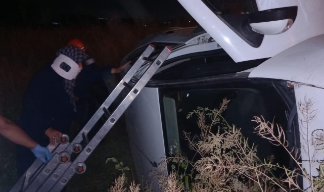 Yoldan çıkan otomobil devrildi
