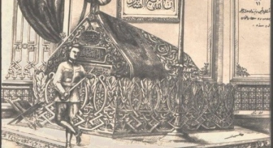 Yunan komutanın Osman Gazi Türbesi'ne yaptığı saygısızlık hafızalardan silinmedi