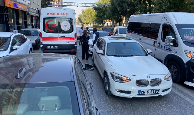 Zincirleme kazaya karışan 4 araçta maddi hasar oluştu