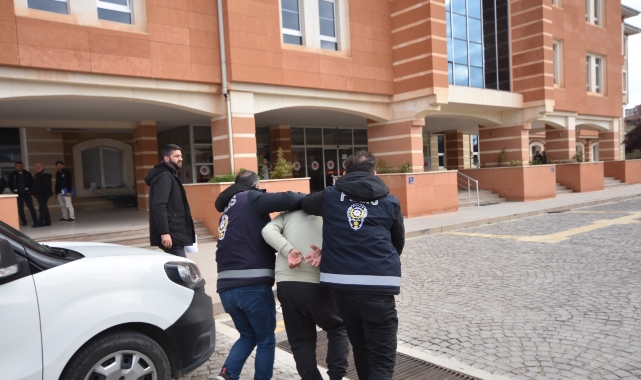 17 ilde 54 kişiyi dolandıran şahıs yakayı ele verdi 