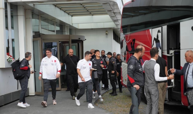 A Milli Futbol Takımı İzlanda'ya doğru yola çıktı