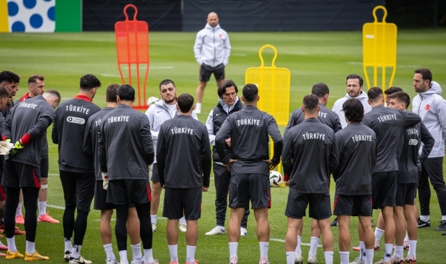 A Milli Futbol Takımı, Karadağ maçı için Samsun'a gitti