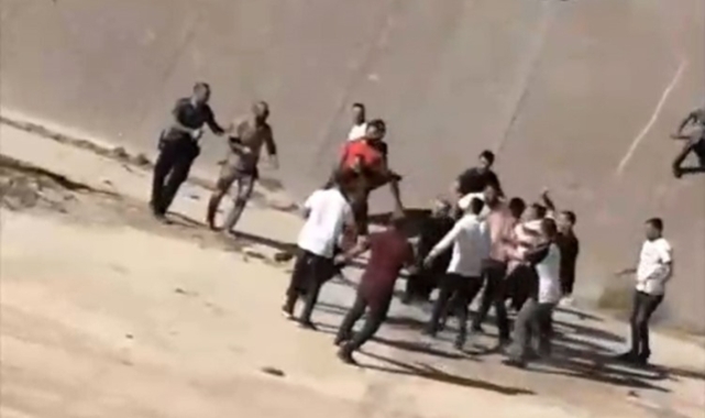 Adana’da firari hükümlüyü almak isteyen polise saldırı