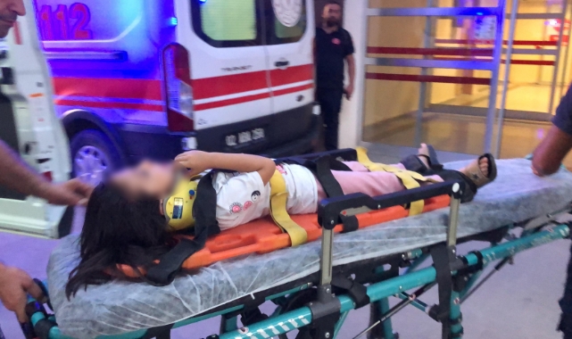 Adıyaman’da oyun oynayan kız çocuğuna otomobil çarptı