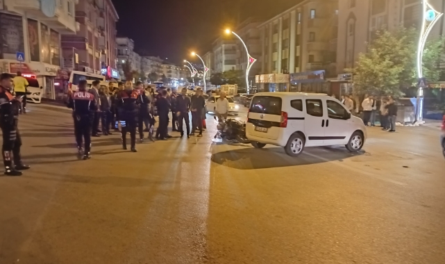 Ankara’da hafif ticari araç ile motosikletli polis ekipleri çarpıştı