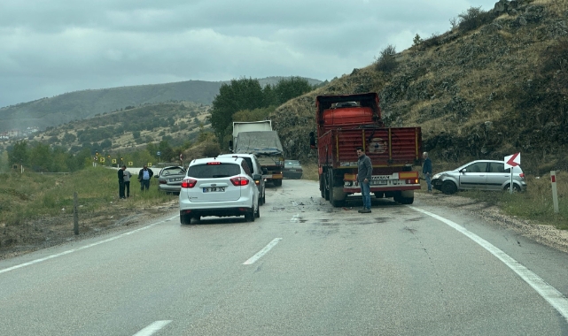 Ankara'da maddi hasarlı zincirleme trafik kazası