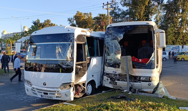 Antalya'da feci kaza: 13 yaralı 