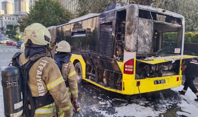 Ataşehir'de İETT otobüsü alev alev yandı