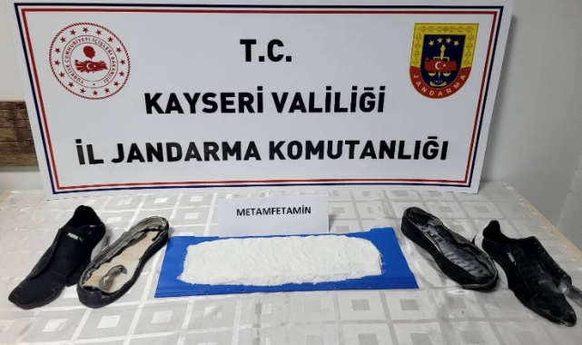 Ayakkabıya gizlenmiş 1 kilo uyuşturucu tespit edildi