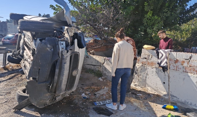Aydın'da kontrolden çıkan araç yan yattı 
