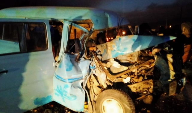 Aydın'da minibüs traktör römorkuna çarptı: 1 ölü, 3 yaralı