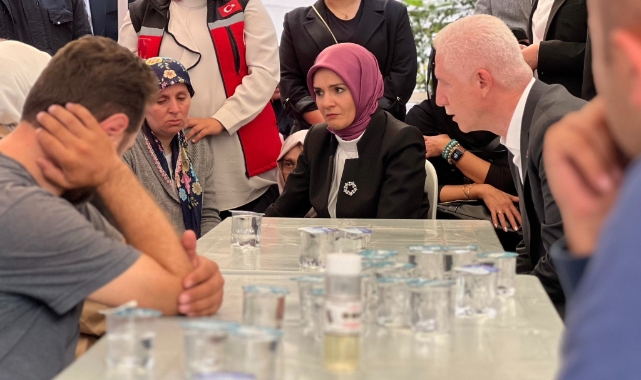 Bakan Göktaş'tan Ayşenur Halil ve İkbal Uzuner'in ailelerine taziye ziyareti