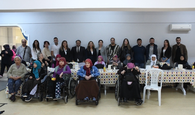 Balıkesir Büyükşehir’den huzurevine ziyaret