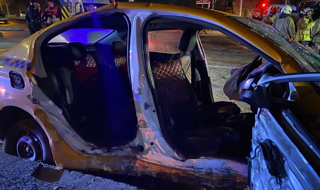 Başakşehir’de taksi ile otomobil çarpıştı: 10 yaralı