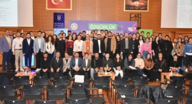 Başkan Bozbey Bursa Kent Konseyi'nde gençlerle bir araya geldi